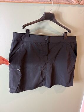 Black Active Skort with Side Zip Pocket